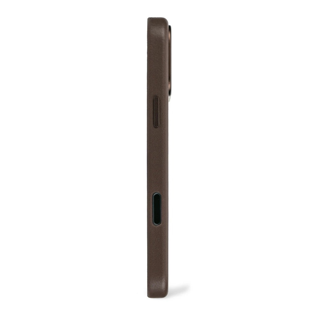 decoded leather chocolat brown case iPhone 17 pro max / iPhone 17 pro
